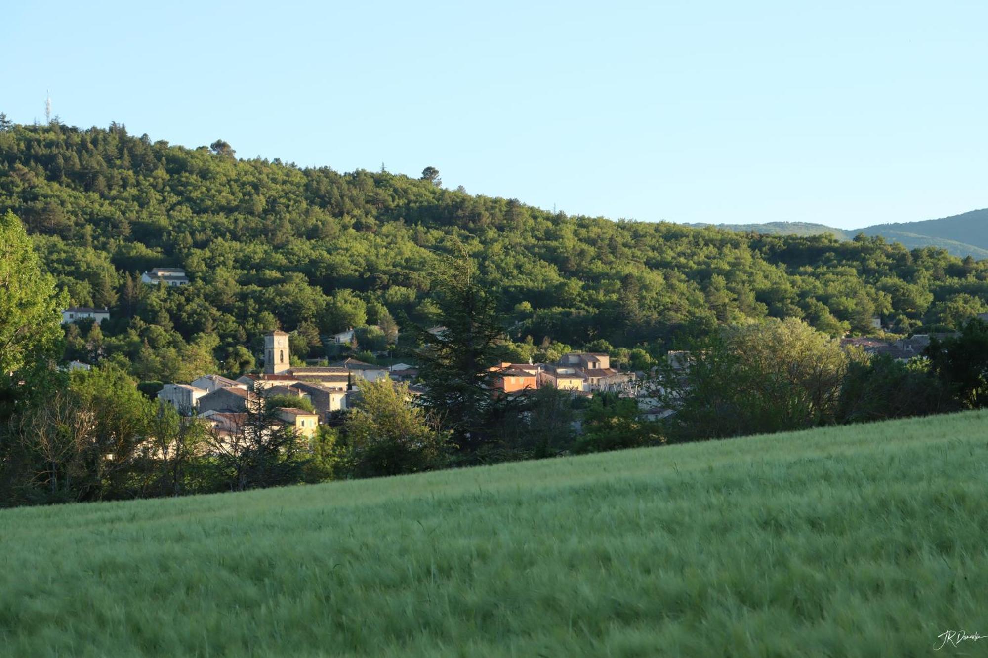 Studio Dans Le Luberon Cereste Экстерьер фото