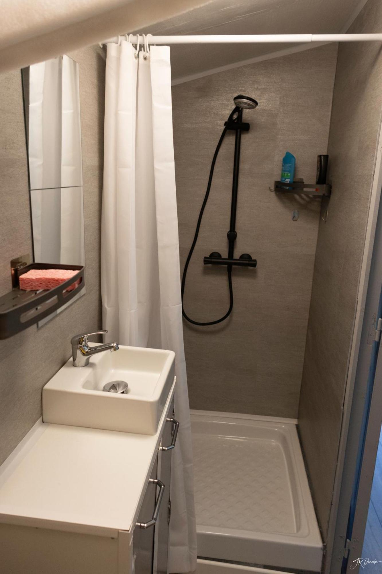 Studio Dans Le Luberon Cereste Экстерьер фото