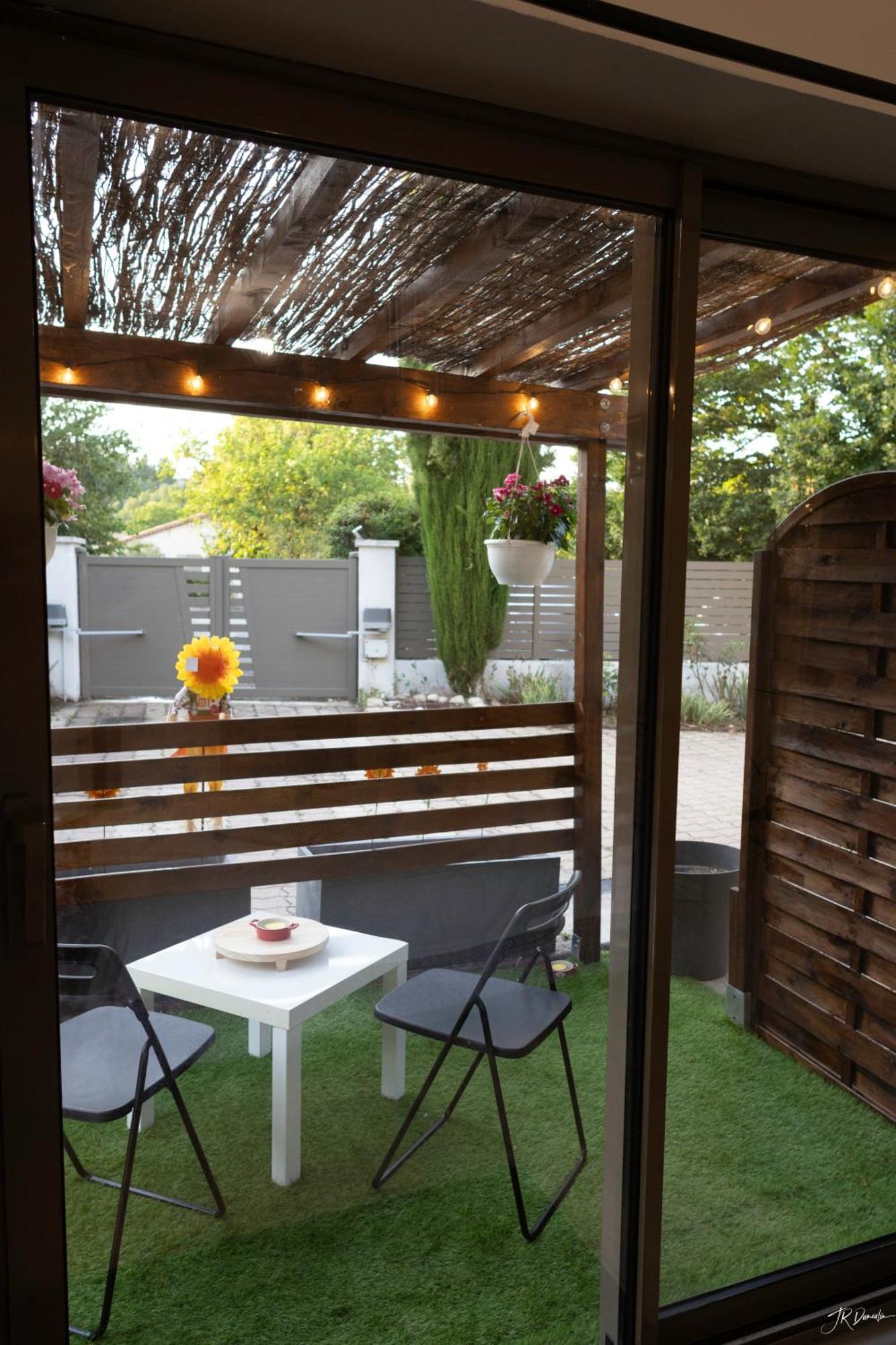 Studio Dans Le Luberon Cereste Экстерьер фото