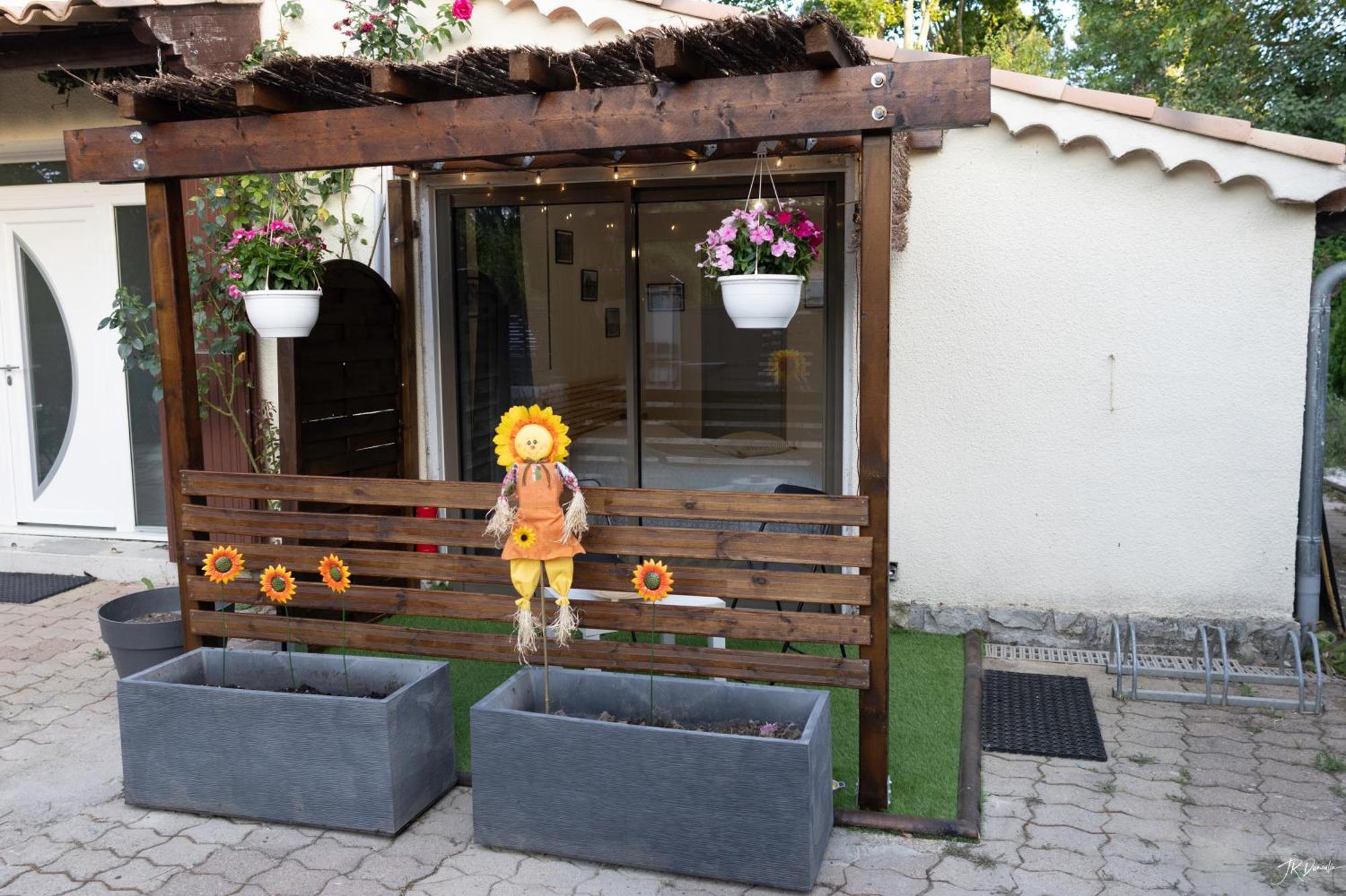 Studio Dans Le Luberon Cereste Экстерьер фото