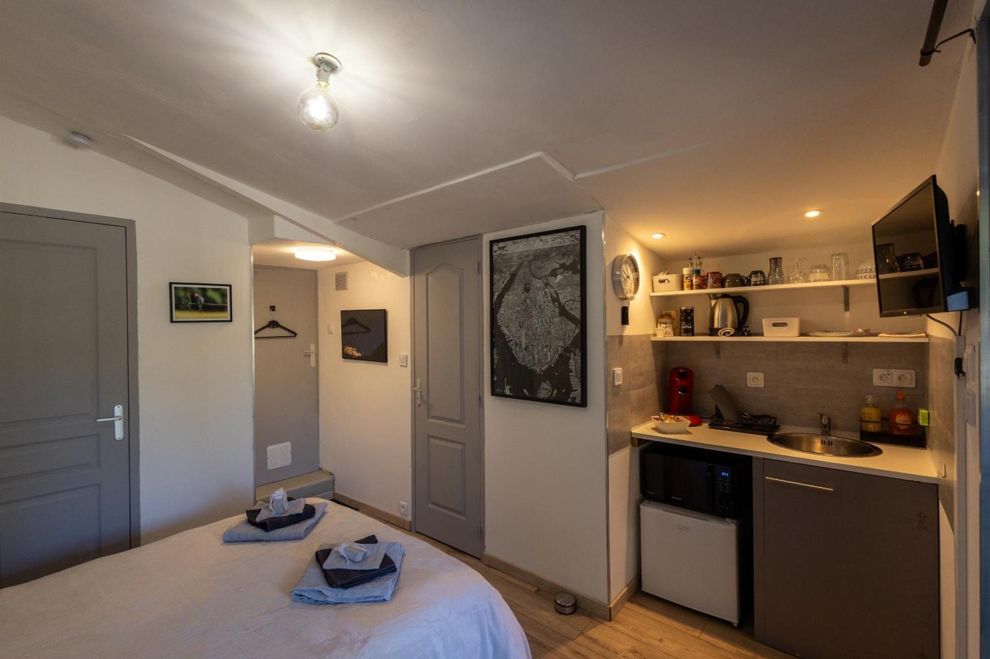 Studio Dans Le Luberon Cereste Экстерьер фото